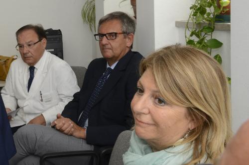 Maria Sandra Telesca (Assessore regionale Salute, Integrazione socio-sanitaria, Politiche sociali e Famiglia) con Maurizio Ruscio (Direttore Dipartimento Medicina di Laboratorio ASUI Trieste) e Andrea di Lenarda (Direttore Centro Cardiovascolare ASUI Trieste) alla presentazione del nuovo Laboratorio unico all'Ospedale Maggiore di Trieste - Trieste 26/07/2017